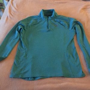 🍋Nice Under Armour Semi-Fitted Heat Gear Top🍋